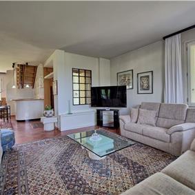 3 bedroom villa with pool and tennis court near Florence, sleeps 6